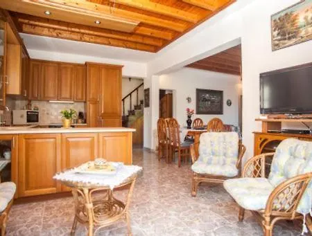 펜션 Fernandas Traditional 2 Floor House