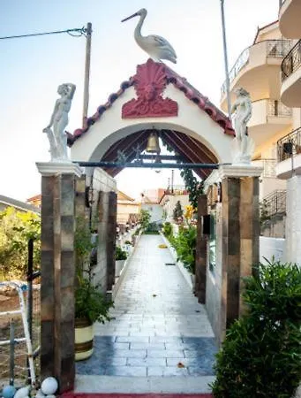 펜션 Fernandas Traditional 2 Floor House 포로스